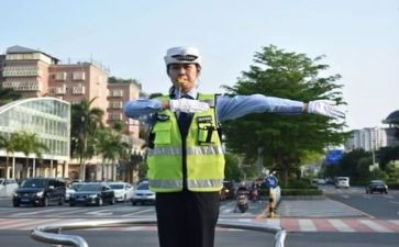 交警作文最新7篇