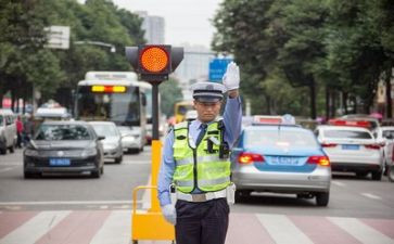 交警个人年终工作总结8篇