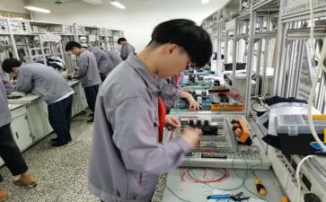 汽修技校自我鉴定8篇