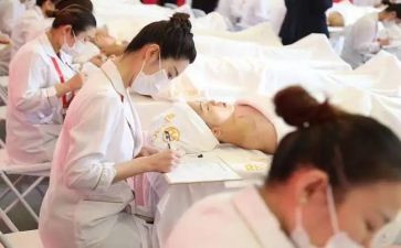 在美容院年总结报告7篇