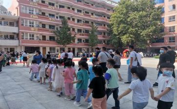 我的小学老师作文600字5篇